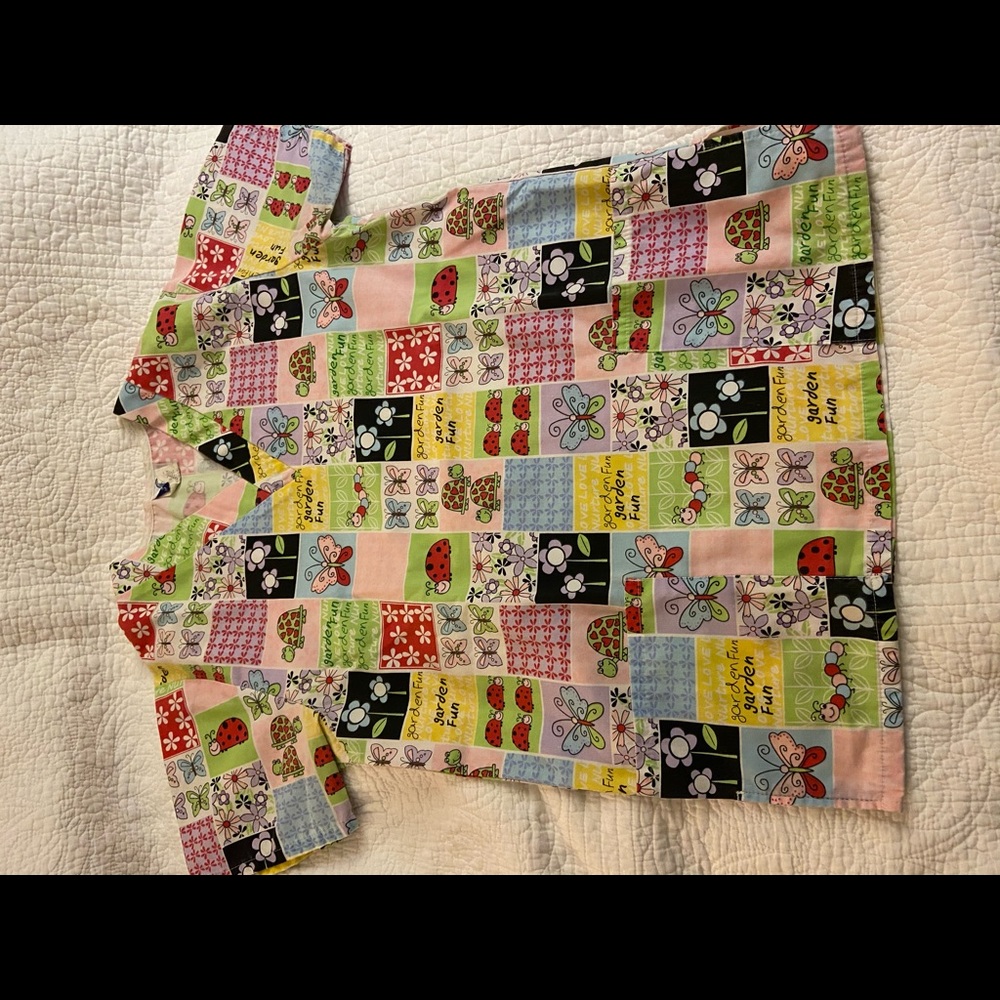 Summery Garden Fun White Swan Scrub Top